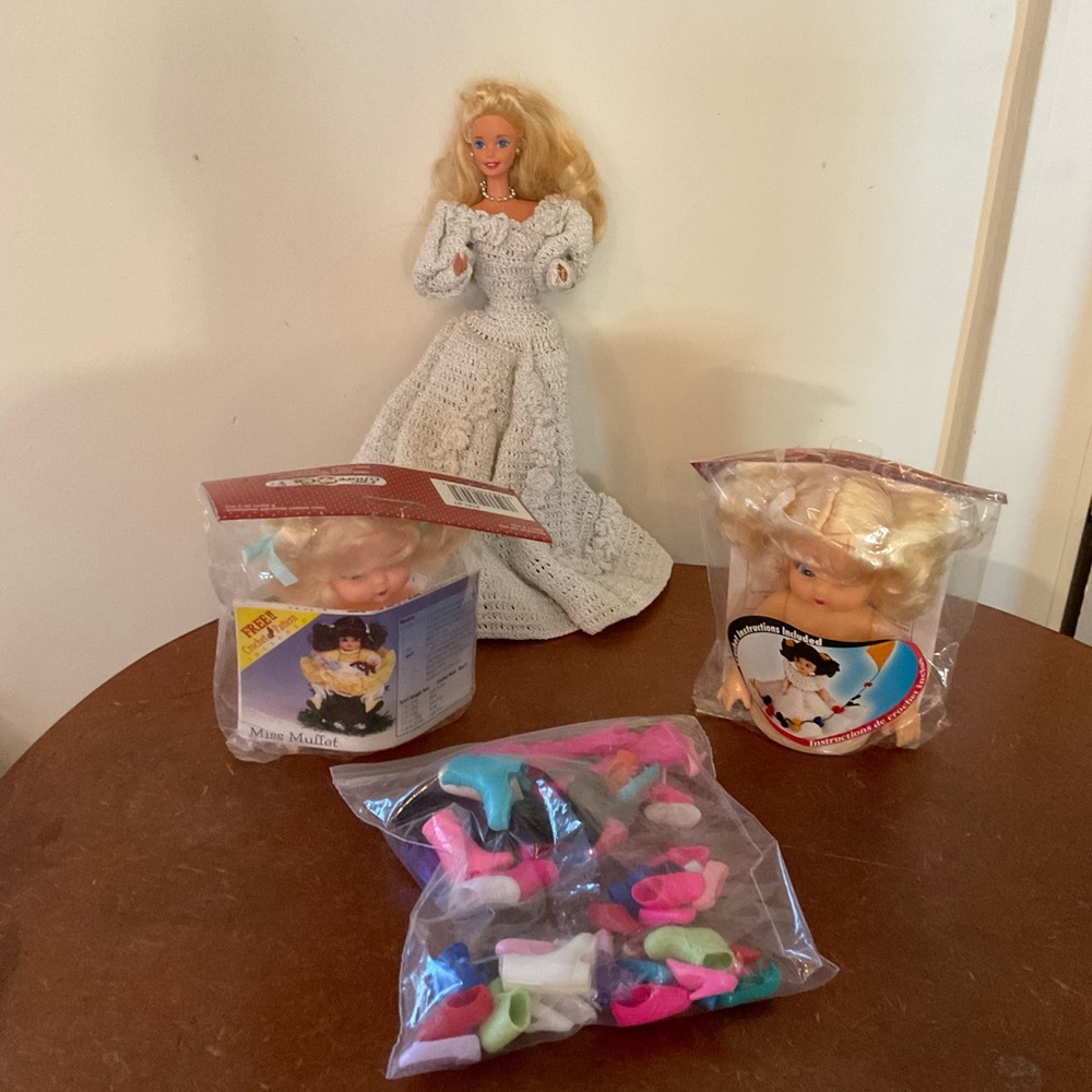 Blonde Doll with White Dress - Party Supplies